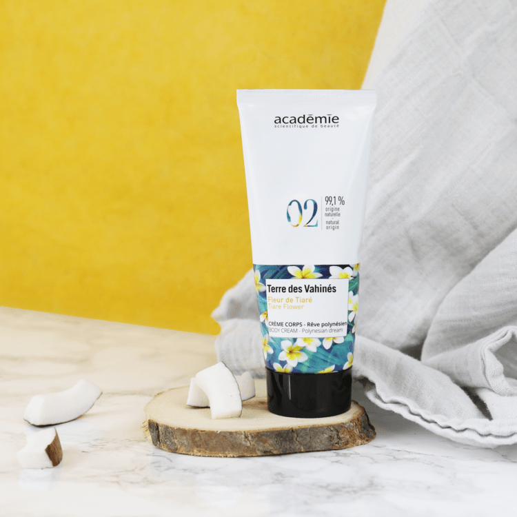 Prantsuse Polüneesiast inspireeritud sametiline kreem õrna ja sõltuvust tekitava Tiaré lille aroomi, sheavõi ja kookoseõliga niisutab, toidab, pehmendab ja kaitseb nahka.